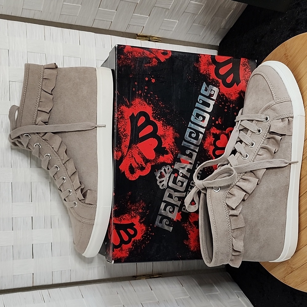 👉FERGALICIOUS HOPE DOE NEUTRAL FAUX SUEDE HIGH TOP SNEAKERS ~SZ 9½~CUTE & COMFY